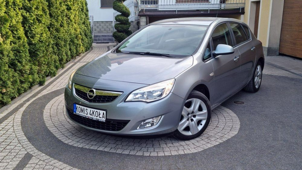 Opel Astra J 2010
