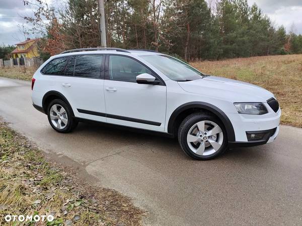 Skoda Octavia Combi 2.0 TDI 4x4 DSG Scout - 5