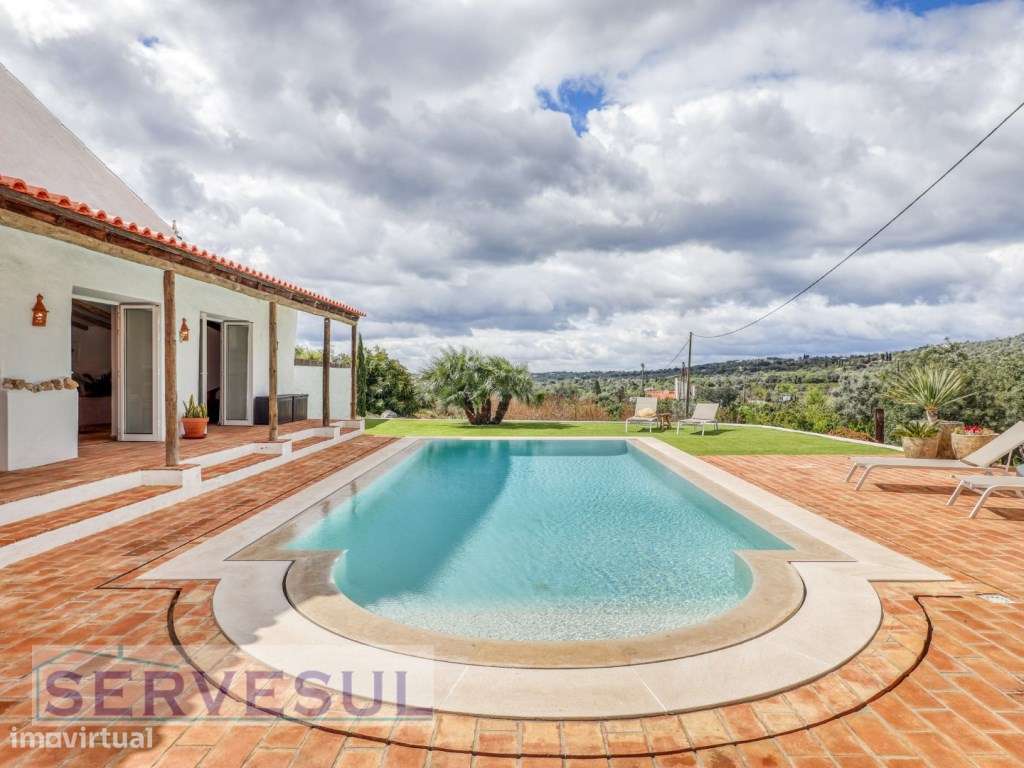 Charmosa Moradia Familiar T3+1 no Campo, inserida num generoso terr...-38