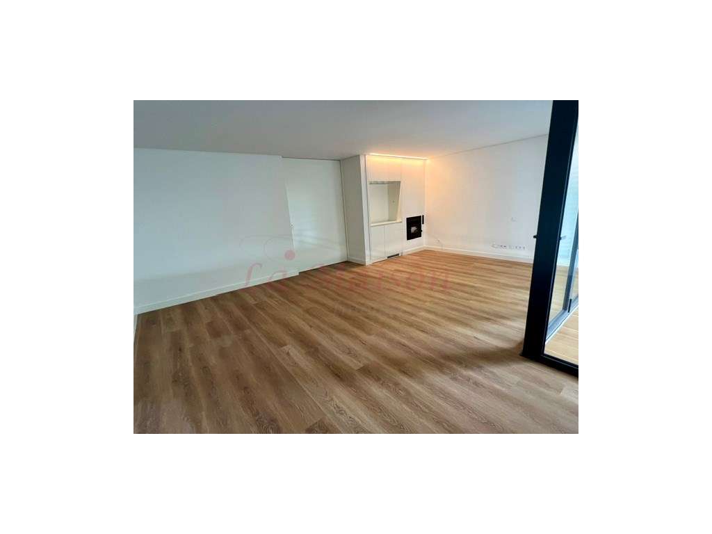 3 Apartamentos T2+1-7