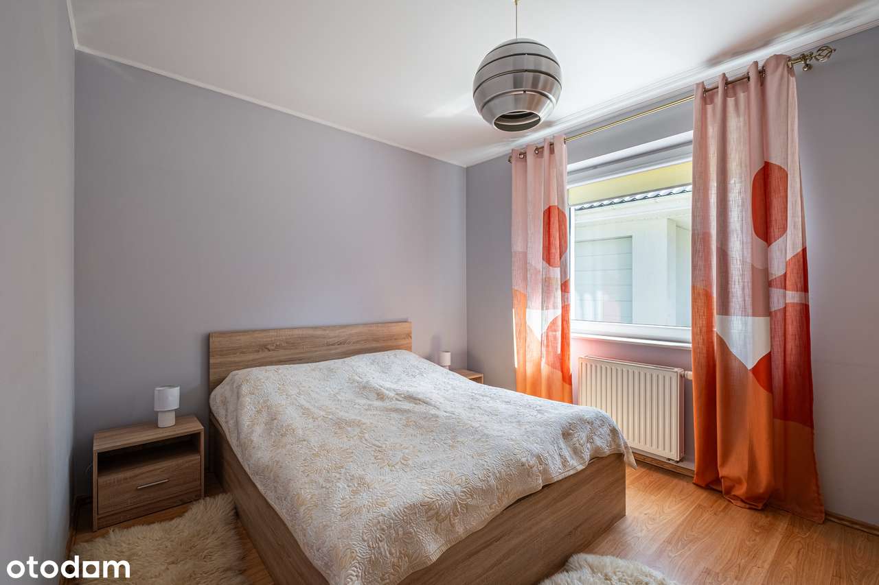 Komfortowy dom z ogrodem i niezależnym garażem-11