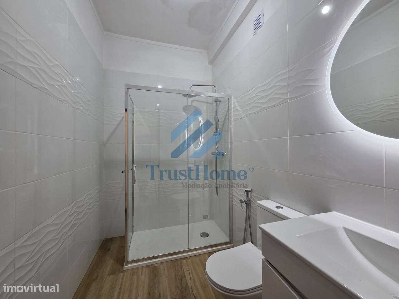 T2 bastante central em Paivas junto a Baía do Seixal-12