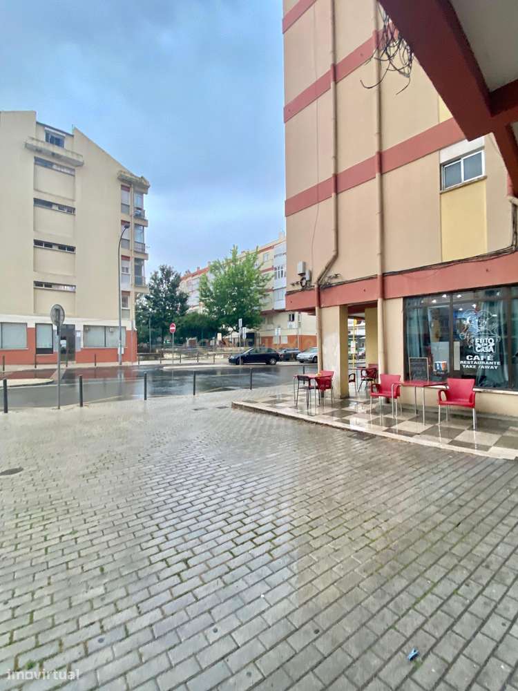 Loja para venda na Reboleira-13