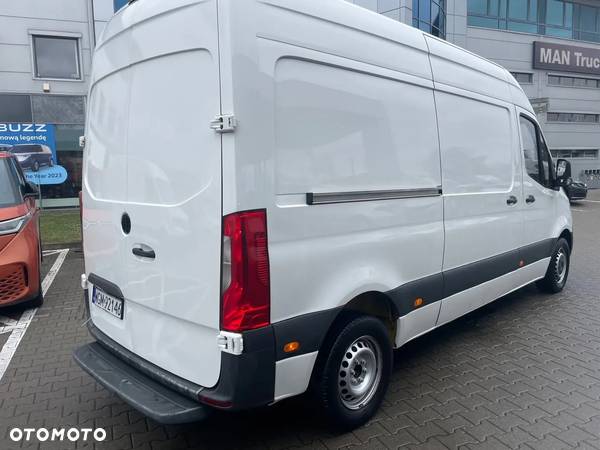 Mercedes-Benz Sprinter - 4