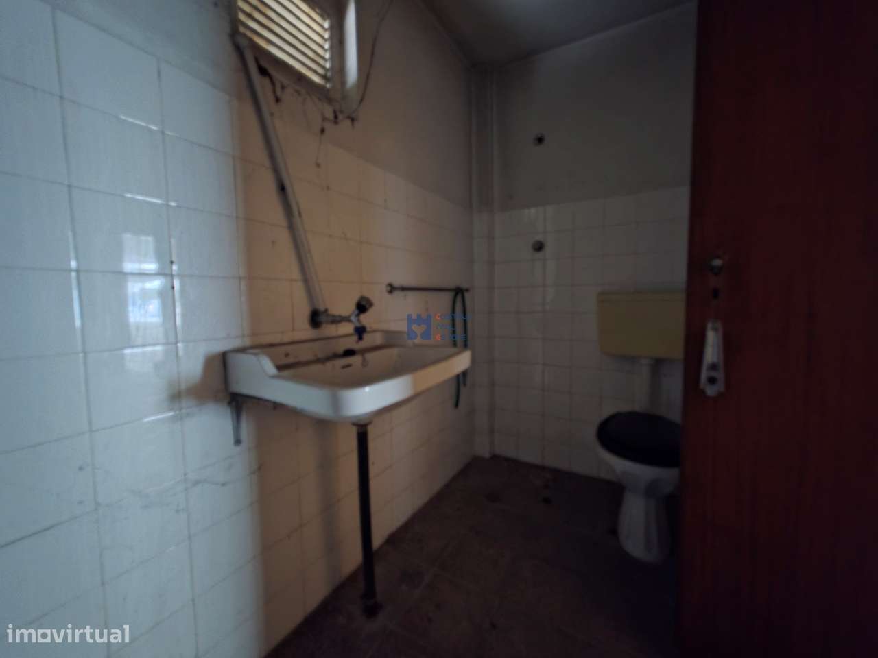 Lojas para comércio/habitação em Ourém-11