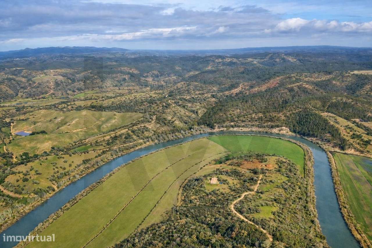 Uma propriedade ribeirinha excecional no Sudoeste do Alentejo / Portug - Grande imagem: 4/19