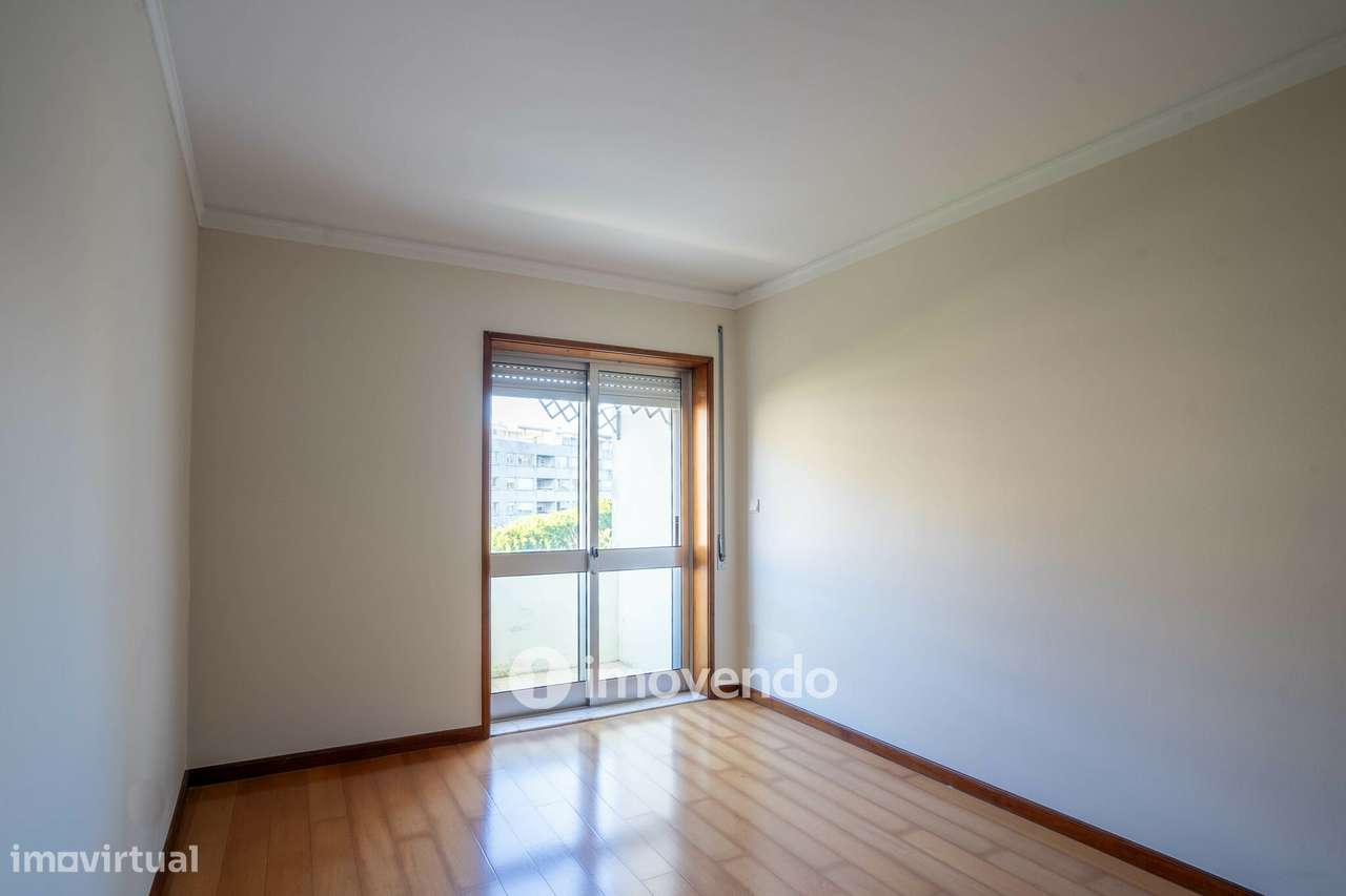 Apartamento T2, com estacionamento e arrecadação, no Porto-18