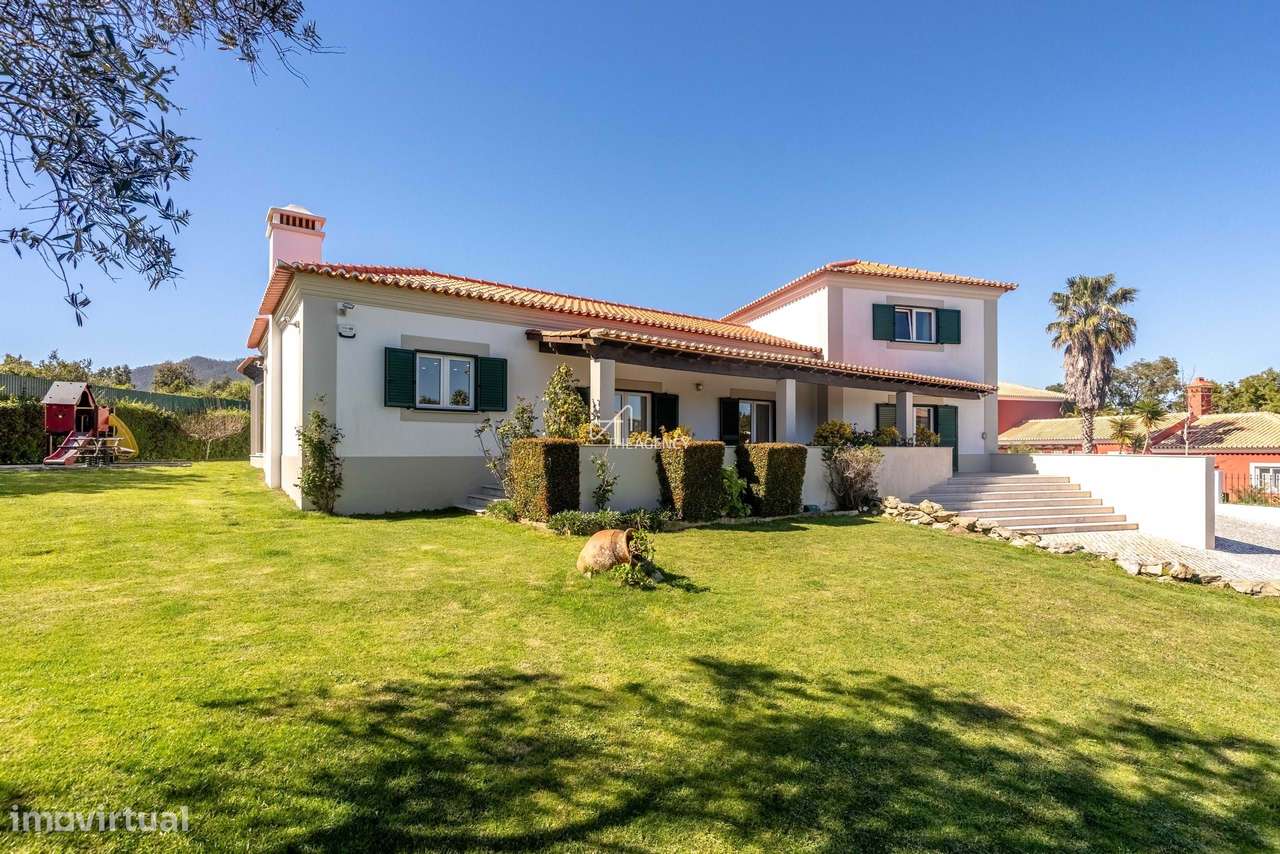 Moradia de Luxo T5 Renovada com Piscina Aquecida na Beloura – 5 Suítes - Grande imagem: 2/60