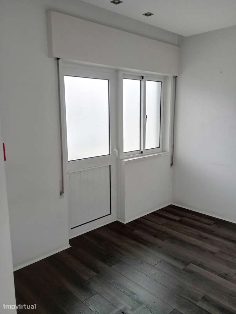 MORADIA P/ SERVIÇOS - S. LÁZARO - Grande imagem: 3/24