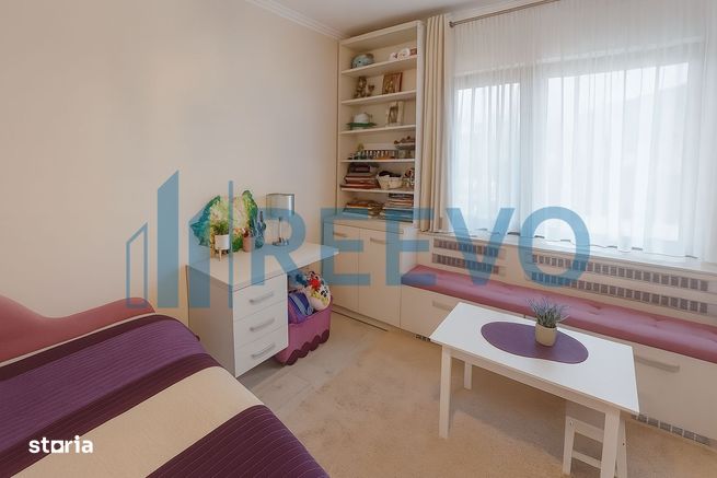 Proprietate Premium cu Două Case și Piscină în Hemeiuș-10
