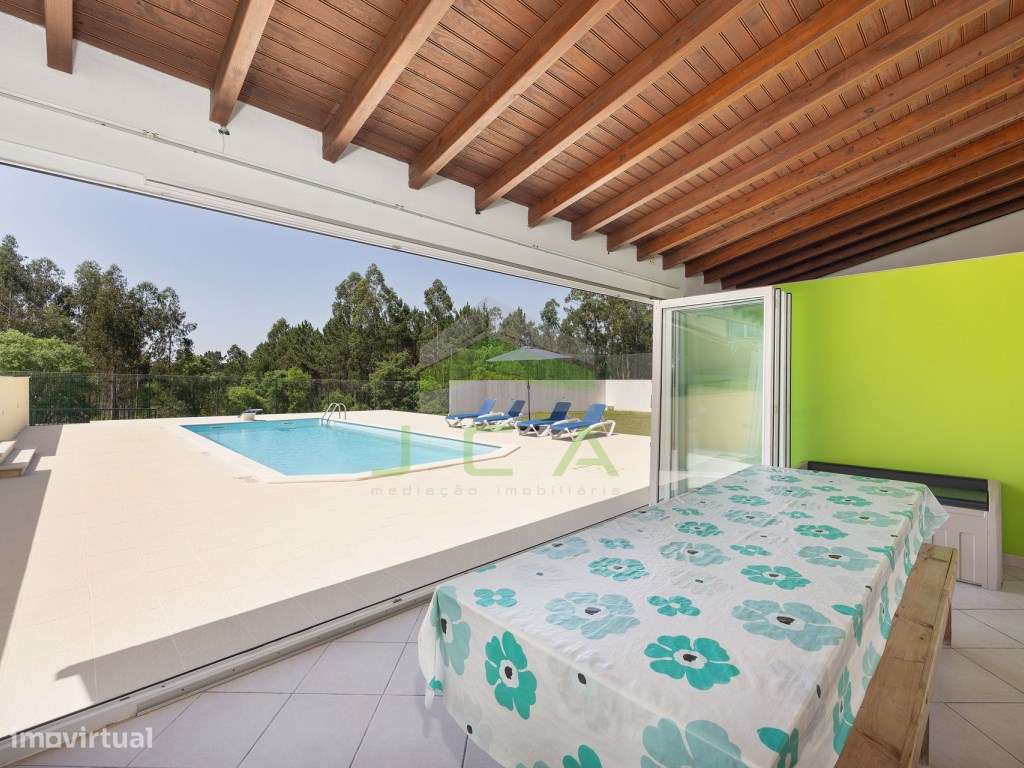 Moradia V4 com piscina e terreno-52