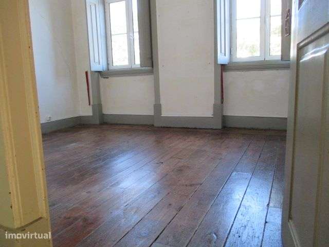 Vivenda na Av. Dias da Silva-16