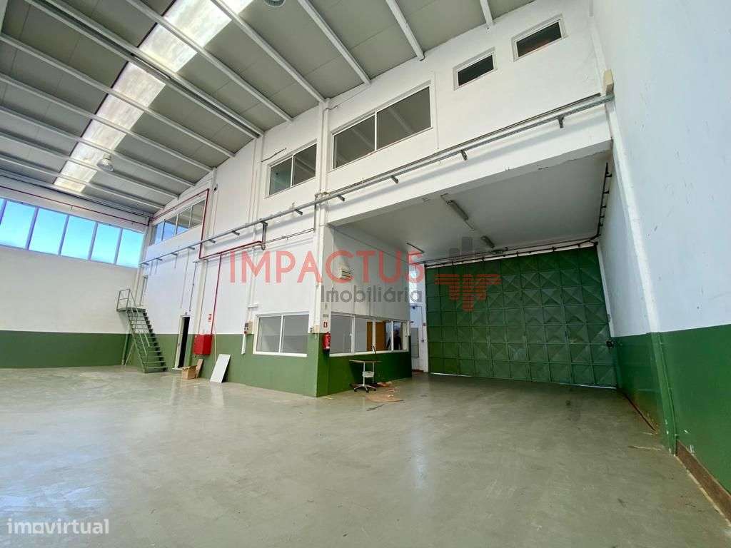 Armazém com 1357m2 na Zona Industrial da Trofa - Grande imagem: 3/23