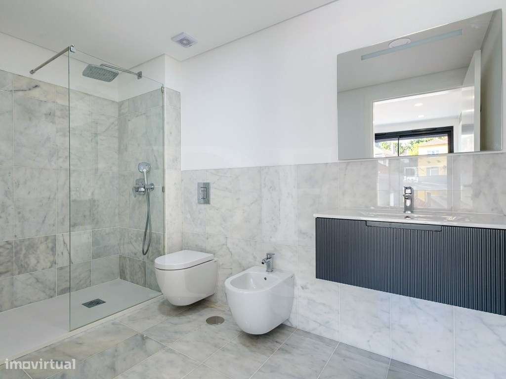 T3 Duplex a estrear com terraços e piscina no Estoril-11