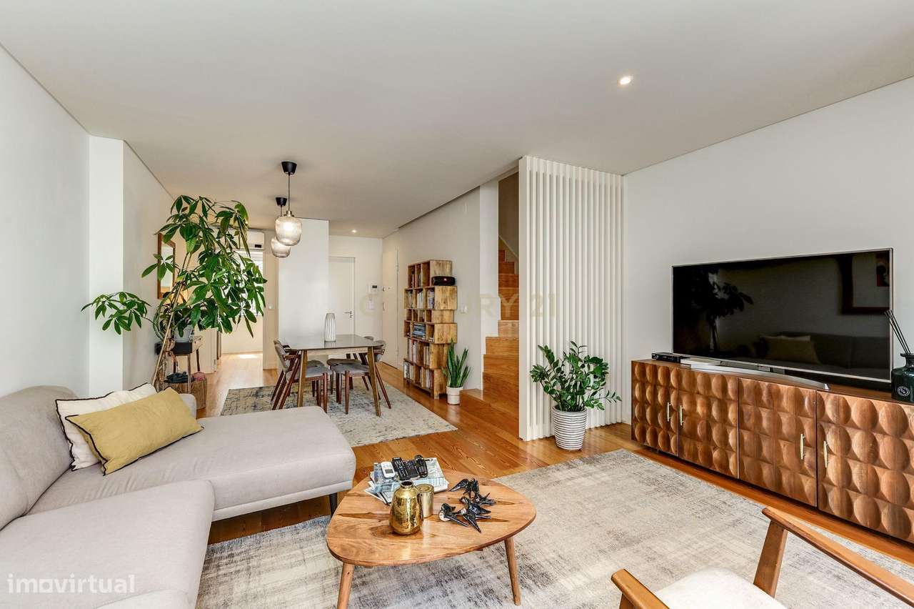 T2 DUPLEX COM VARANDAS, JUNTO ÀS AMOREIRAS - Grande imagem: 2/25