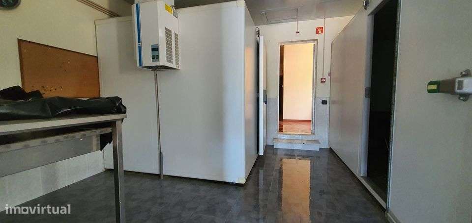 Excelente Armazém área total 415m2 Camaras de frio,escritórios,WC... - Grande imagem: 5/54