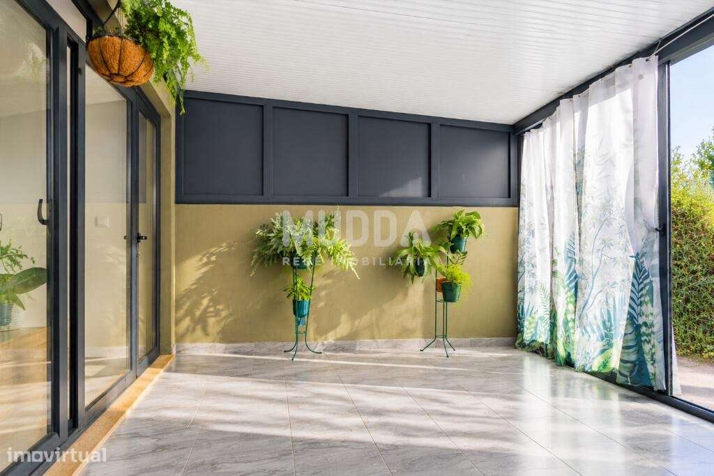 Moradia totalmente remodelada em 2025 — charme, modernidade e um jardi-38