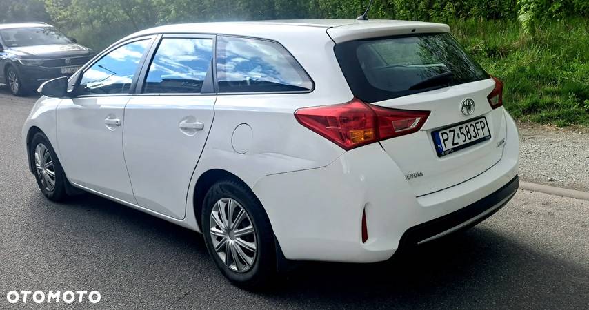 Toyota Auris 1.4 D-4D Luna EU5 - 7