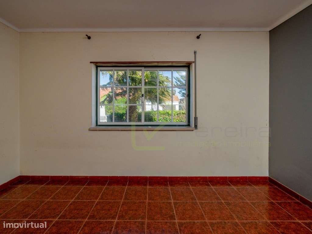 Moradia T2+2 com piscina e Vista Mar em Localização única-14