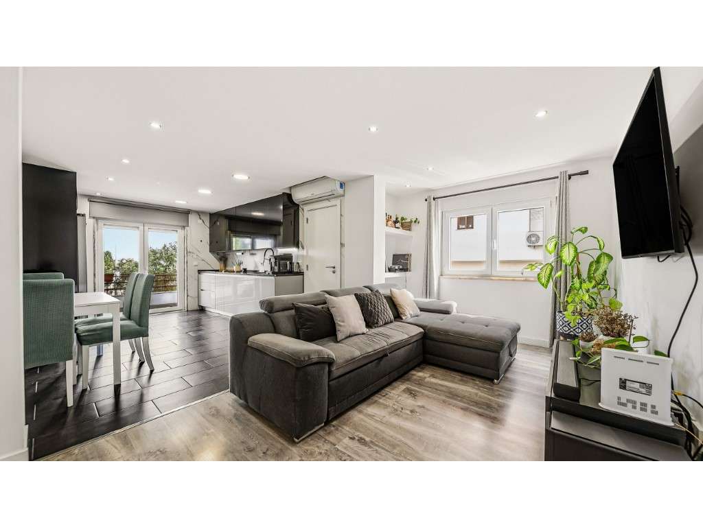 Apartamento T2 Totalmente Remodelado, com Garagem e Varanda - Fogue... - Grande imagem: 5/30