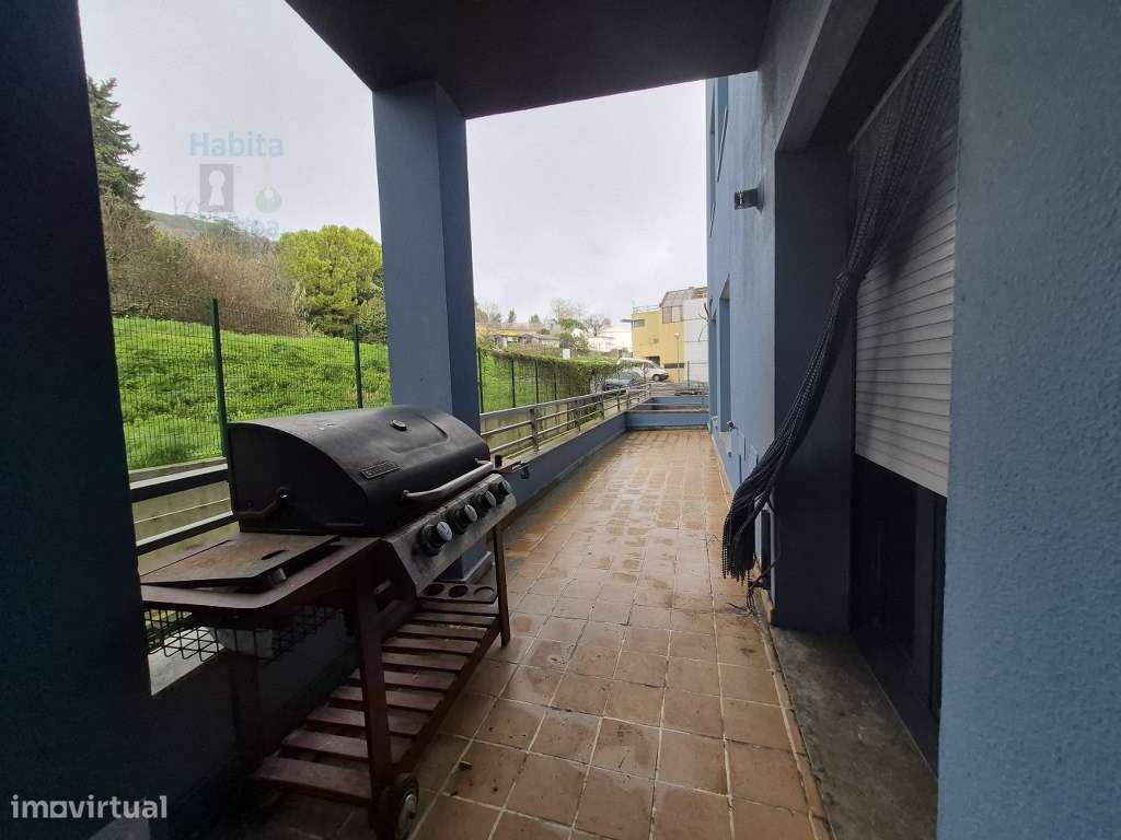 T2 de Luxo com Piscina e Vista: Exclusividade junto a Lisboa VFX-9