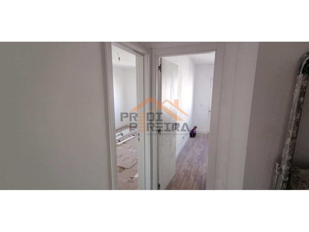 Apartamento T3 totalmente remodelado - Santo António dos Cavaleiros...-10