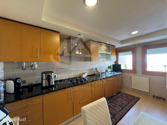 Apartamento T3 com garagem no Parque das Oliveiras, Camarate-7