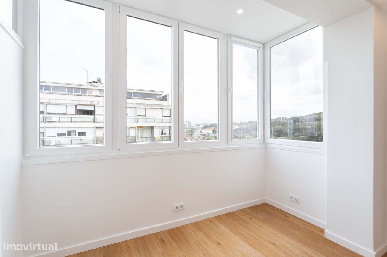 Apartamento T1 Moderno e Remodelado com Vista Deslumbrante e Garagem n - Grande imagem: 2/22