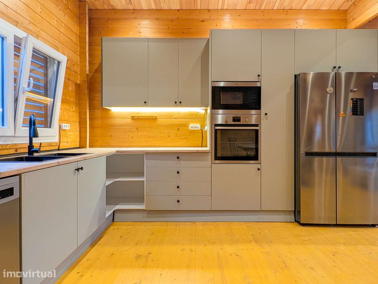 Terreno de 300 m² com moradia T4 em madeira – Charneca de Caparica-21