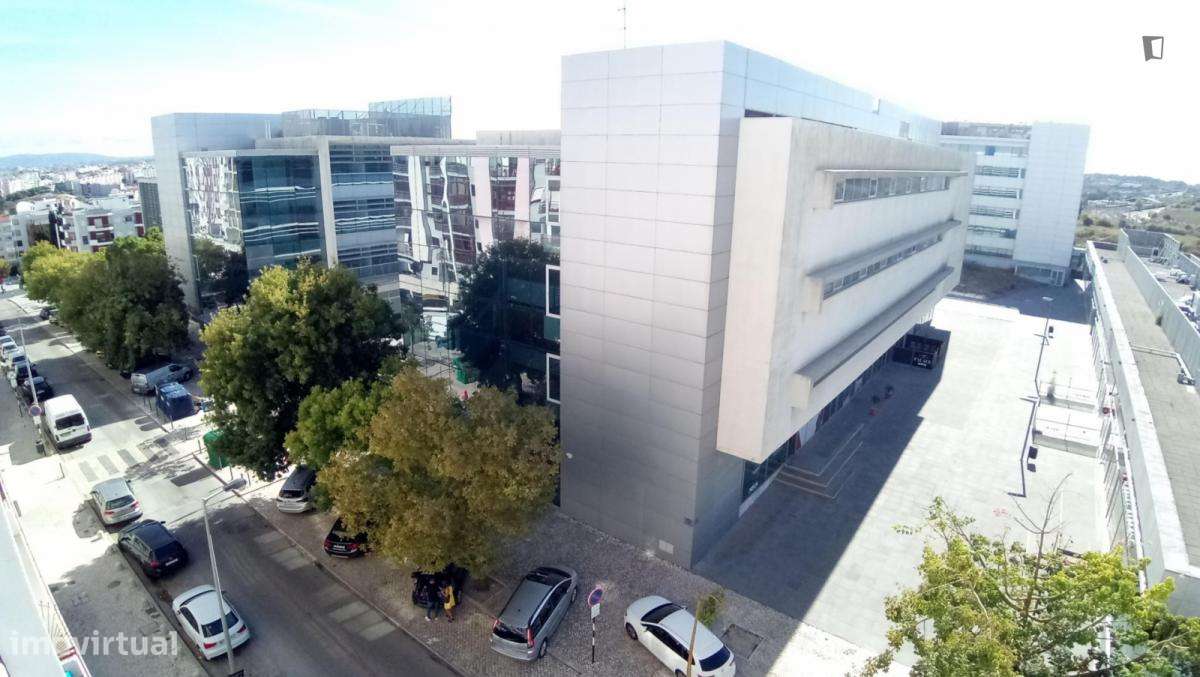 Quarto - localizado em Almada Lisbon - Grande imagem: 2/8