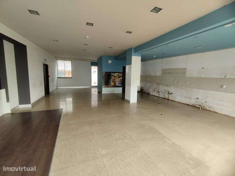 Exelente loja no Louro - Grande imagem: 4/5