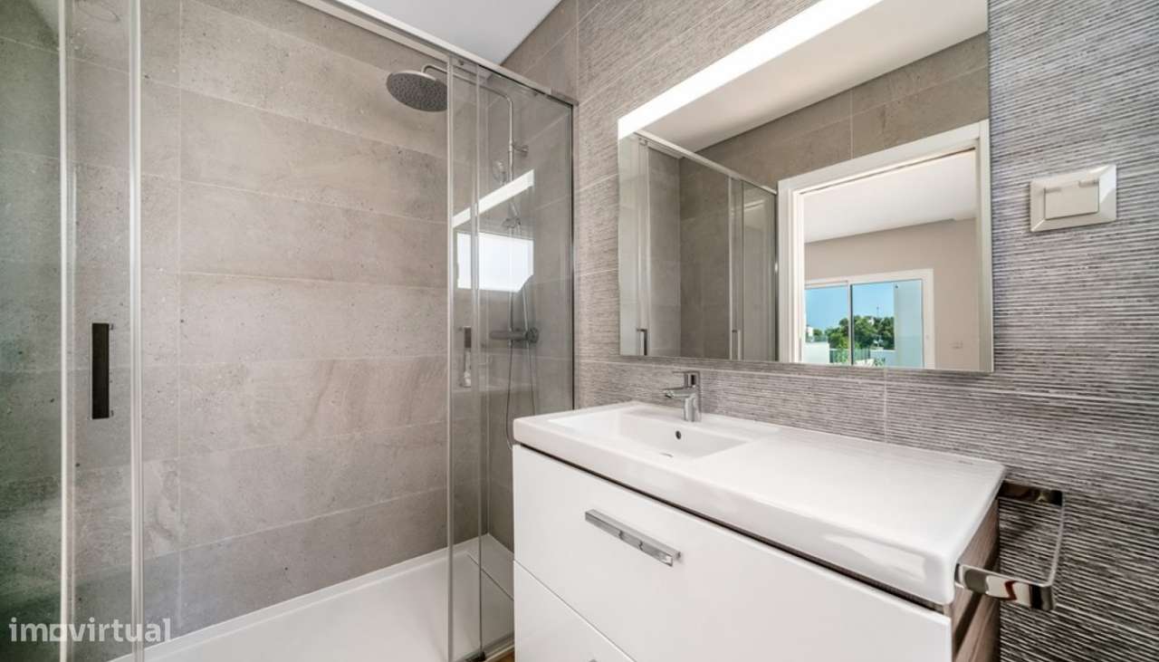 Moderna Moradia V3 com piscina, à venda em Tavira, Algarve-11
