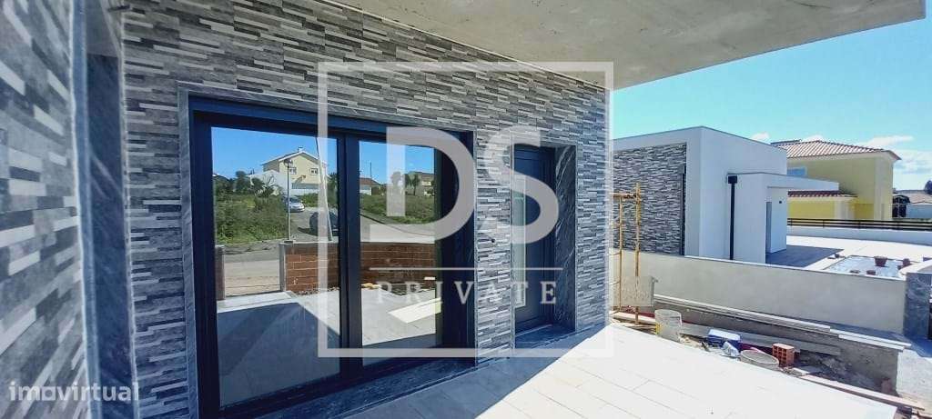 Moradia de arquitetura contemporânea com estacionamento-6