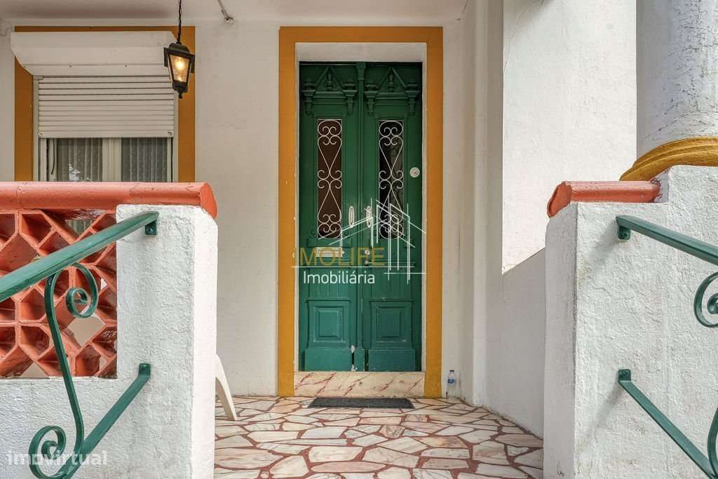 Excelente Moradia com dois pisos no centro do Vimieiro-30