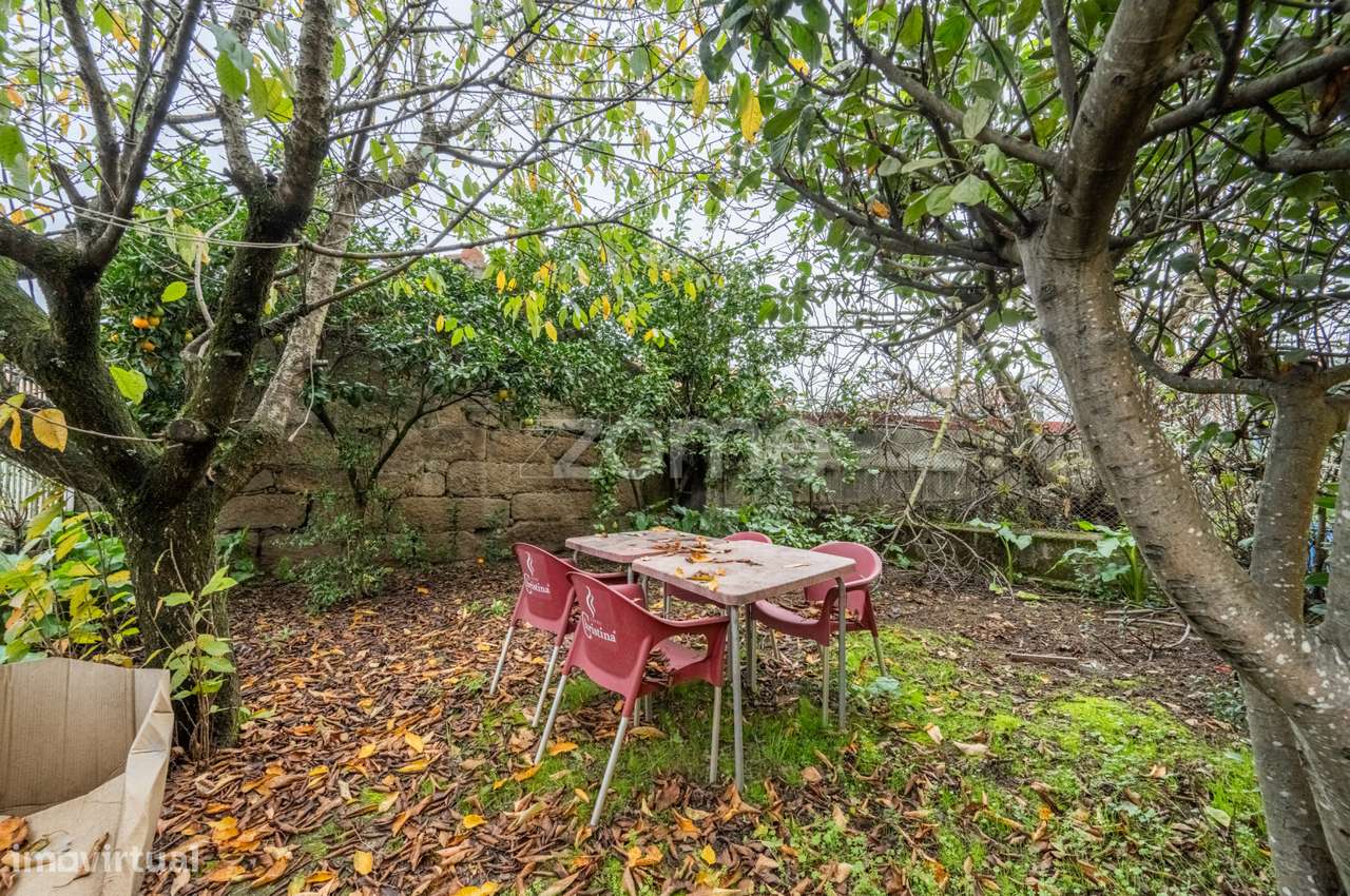 Prédio com habitação, serviços e garagem - Centro de Alfena, Valong... - Grande imagem: 4/41