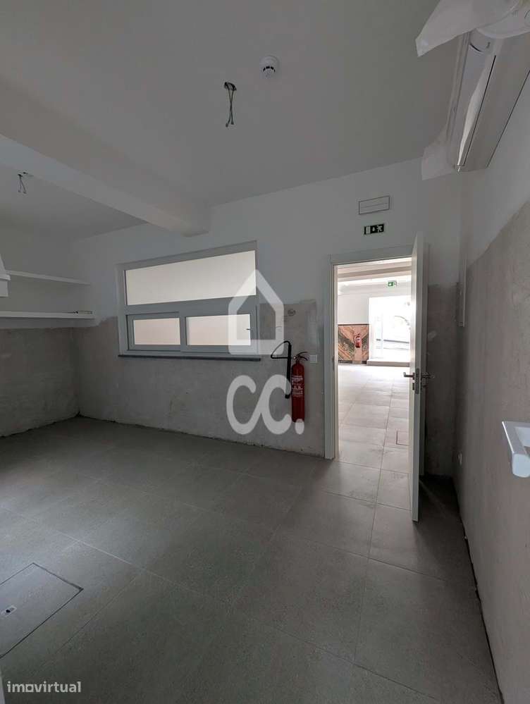 Loja, 153,14 m², Abrantes (São Vicente e São João) e Alferrarede-16