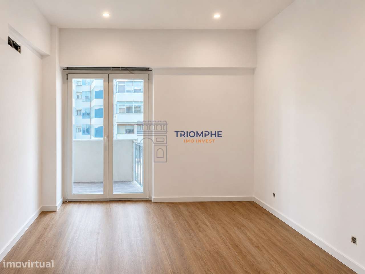 Apartamento T3 totalmente remodelado com duas varandas-9