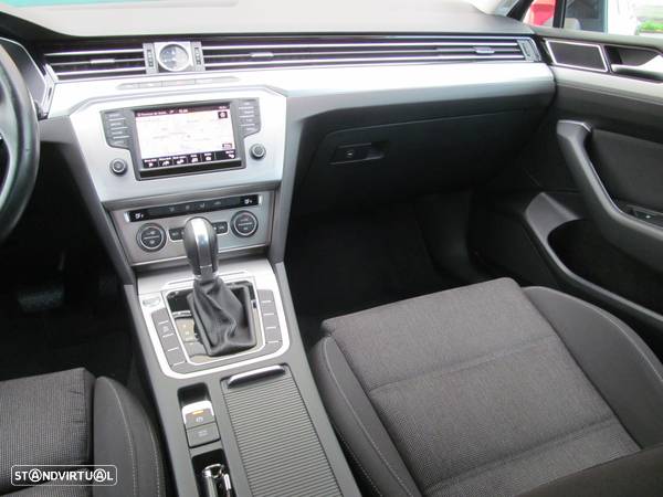 VW Passat Variant 1.6 TDI Confortline DSG - 12