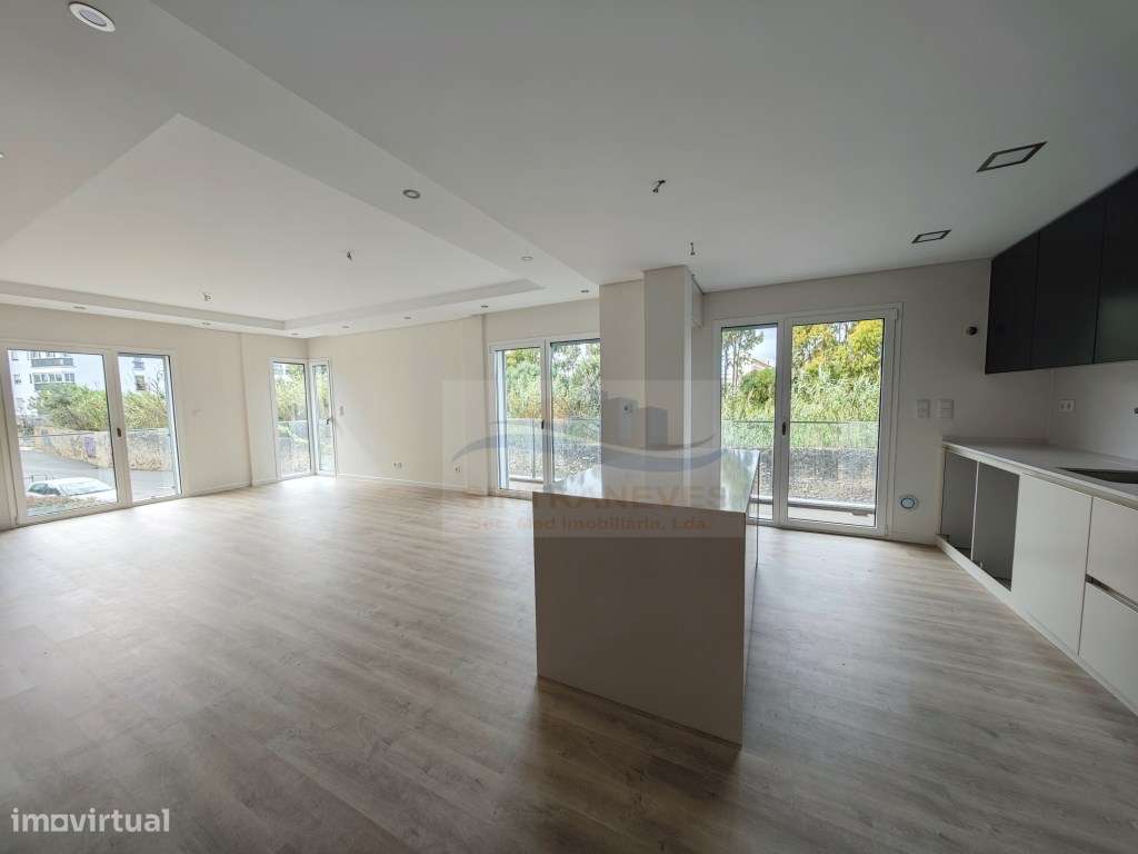 Luxuoso apartamento T2 na Parede com varanda e vista desafogada - Grande imagem: 4/38