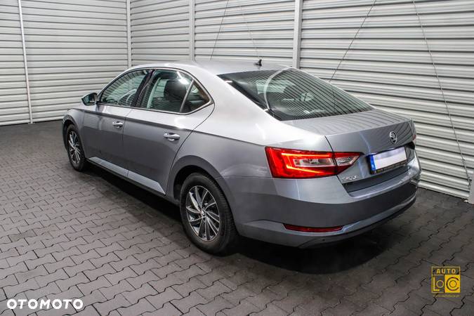 Skoda Superb 2.0 TDI Ambition - 4