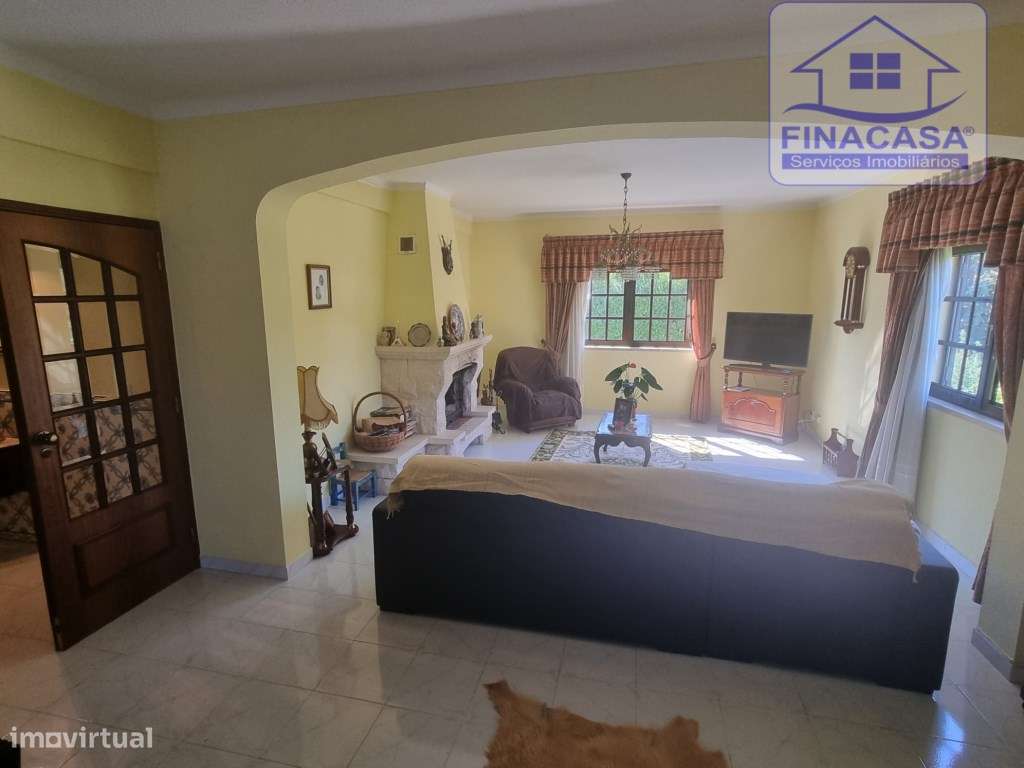 Moradia T4 isolada inserida em terreno com 5000m2 - Camarral (Palmela)-20