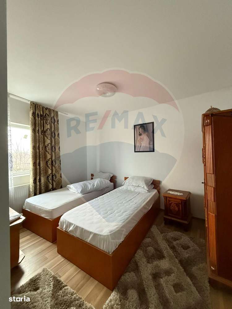 Casă / Vilă cu 8 camere de vânzare în zona Central-8