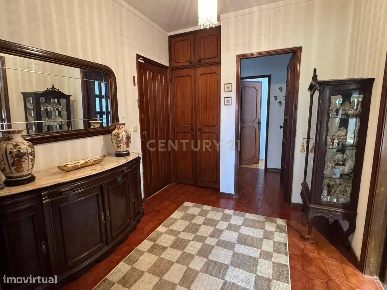 APARTAMENTO T4 DUPLEX NA PRAÇA PEDRA VERDE - ALDOAR-10