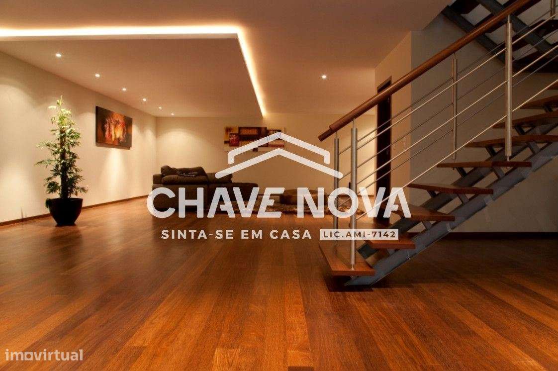 Moradia Geminada T5 de 3 frentes em Pedroso - Grande imagem: 5/25