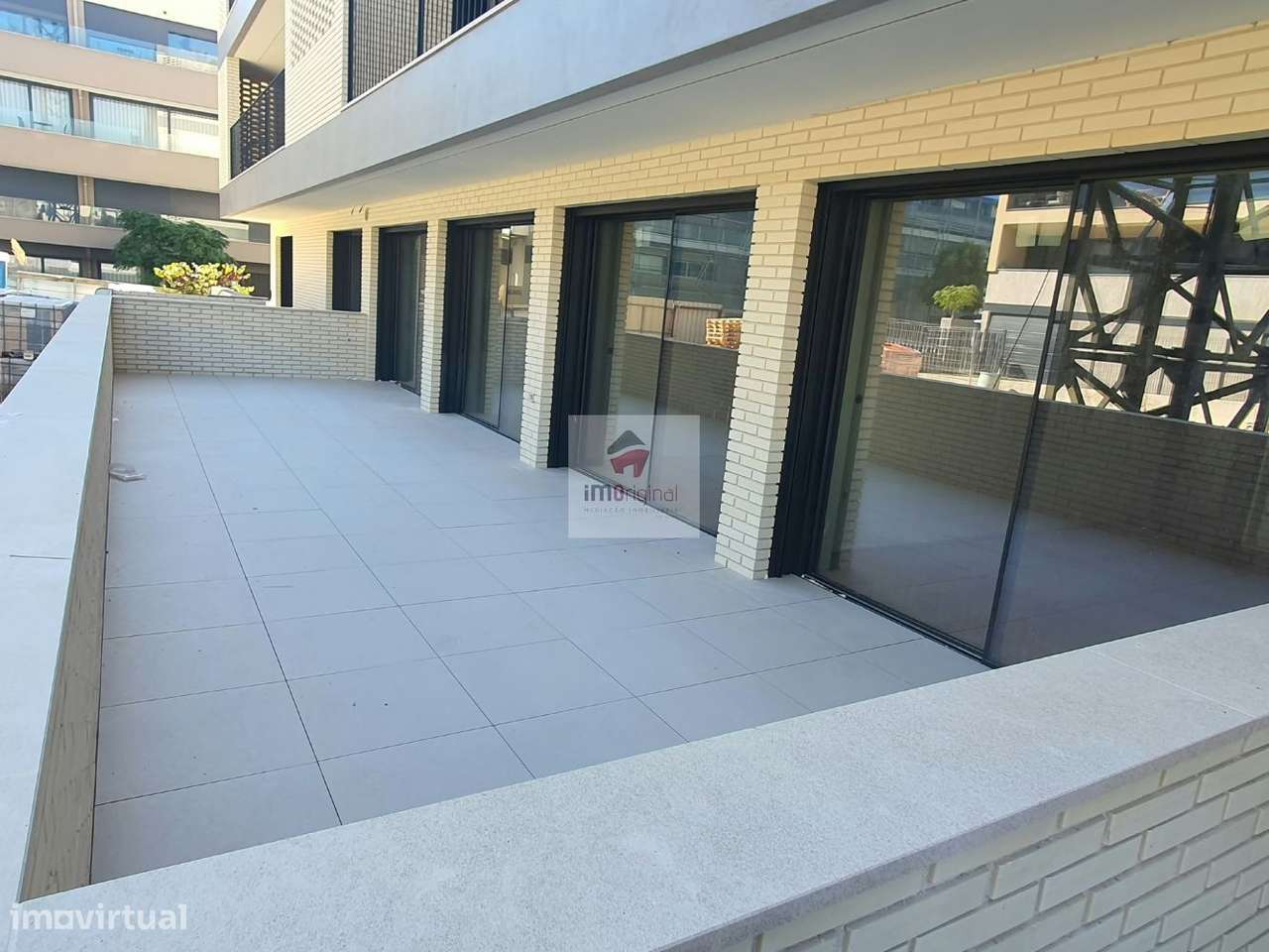 Novo T2+Office Terraço 2 Lug. Garagem a par, arrumo, Madalena-0