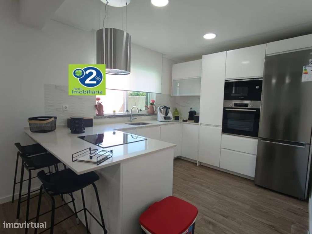 Moradia V4, Bem localizada - Grande imagem: 5/18