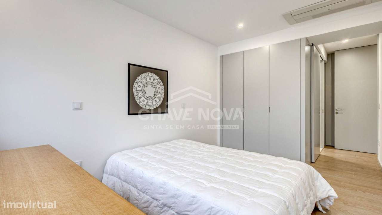 Apartamento T2 c/ Varanda e 2 Lugares de Garagem-Constituição/ Marquês-18