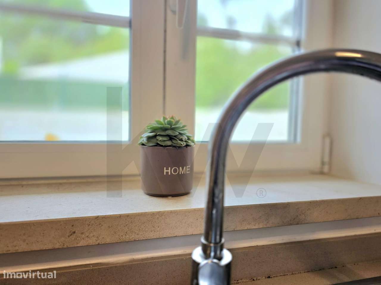 Moradia T4 com 2 Suítes, Terraço, Jardim e Parqueamento em Condomínio - Grande imagem: 5/52