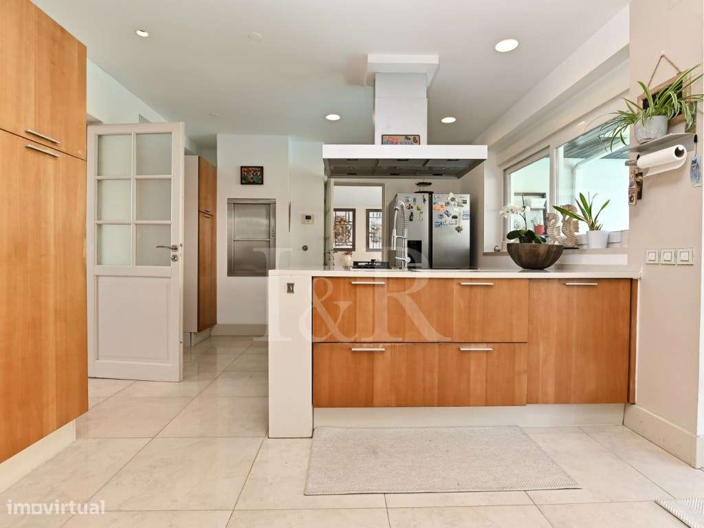 Moradia T6 com jardim, piscina e vista rio no Restelo, Lisboa-17