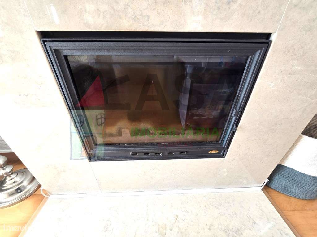 Moradia T4 com Terraço e Vista Desafogada em Loures-6